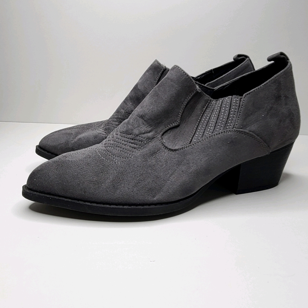 Slight heel.